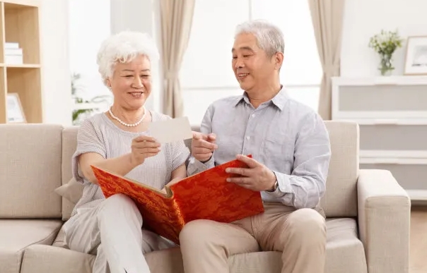 唐山父亲60多岁出轨要离婚怎么办？