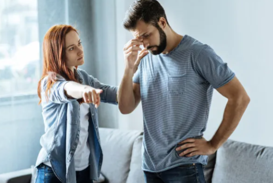 宁波老公给小三转账，妻子可以要精神赔偿吗？
